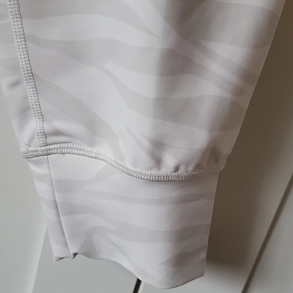 ❄️3/$30 Old Navy Active Gray Zebra Print Joggers - Picture 5 of 8